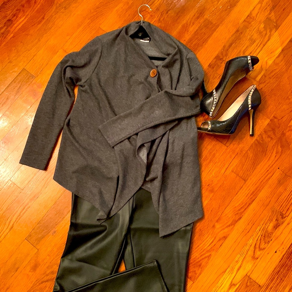 Grey One Button Wrap - image 1